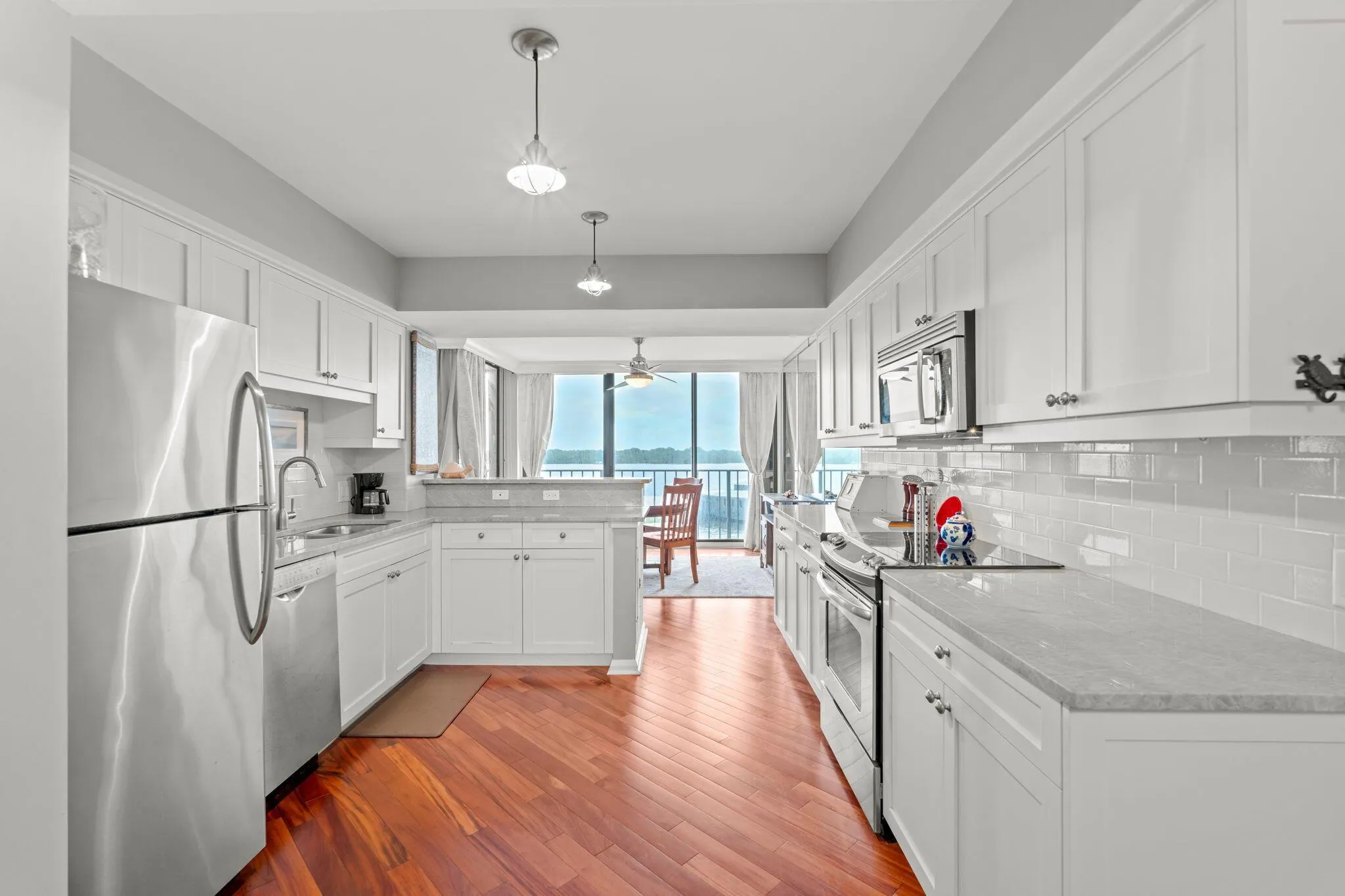 124 Lakeshore Drive, #5290