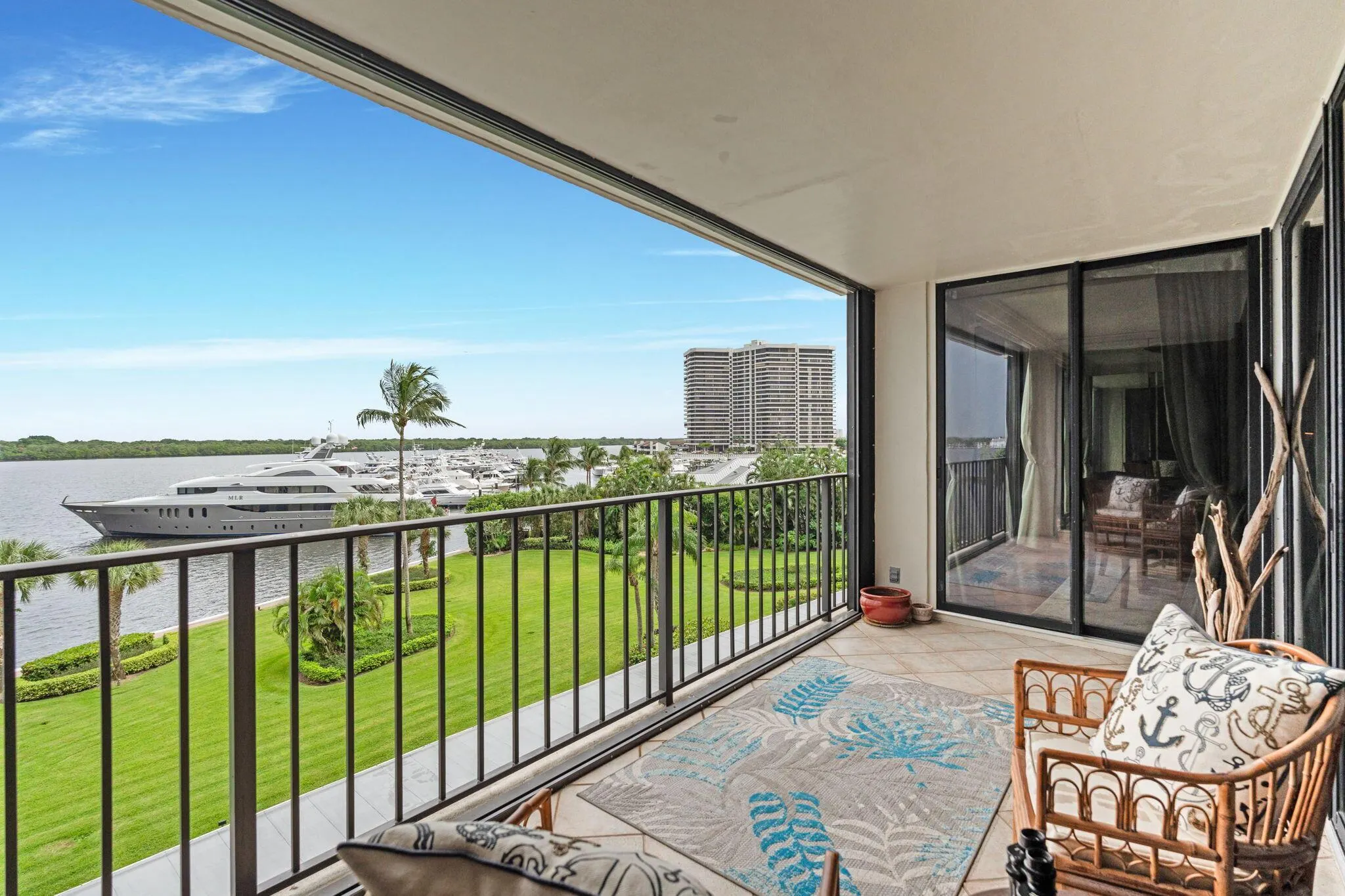 124 Lakeshore Drive, #5290