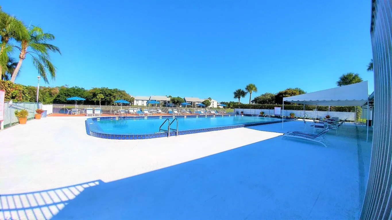 1005 Green Pine Boulevard, #E1