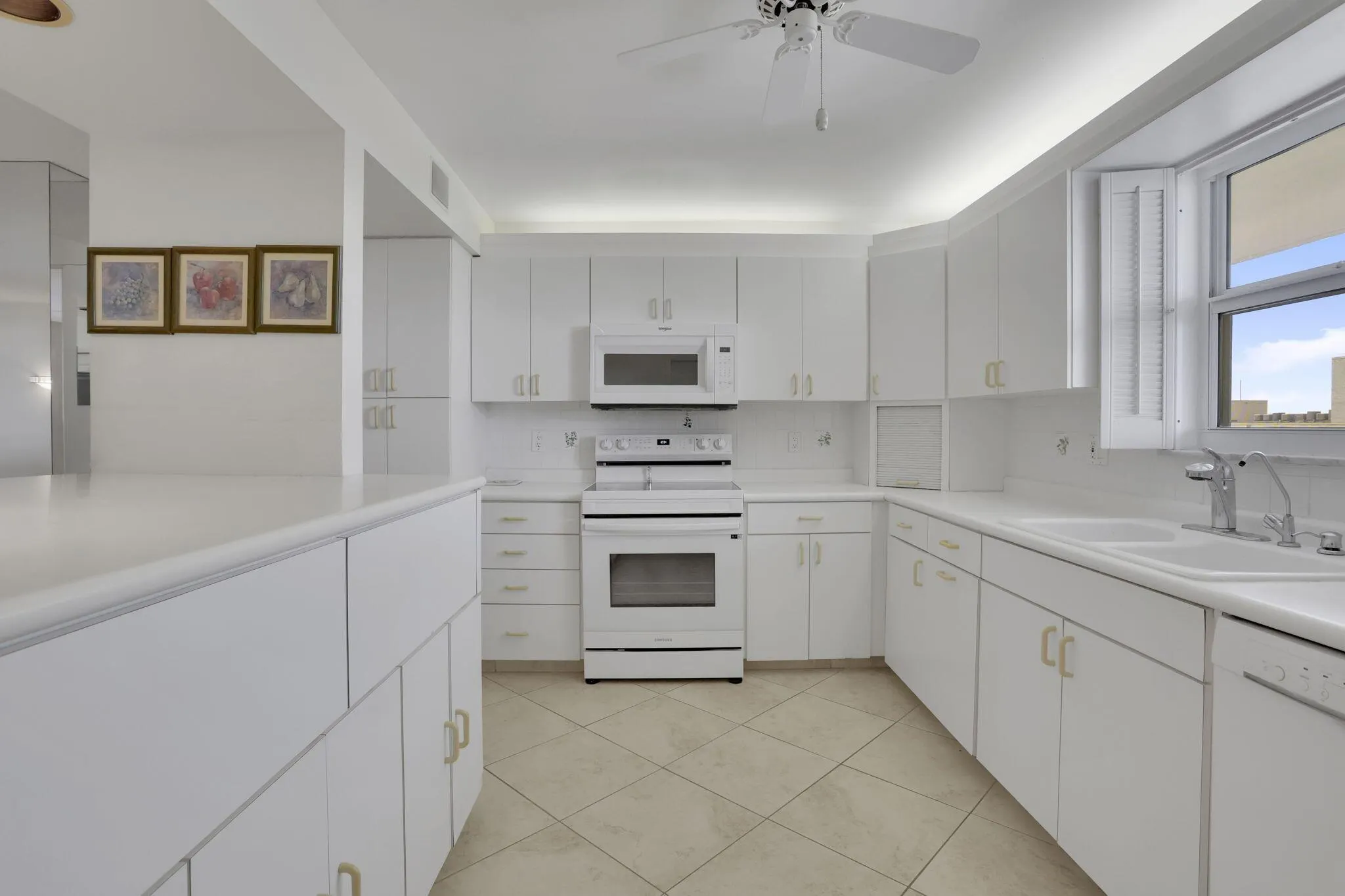 1051 Hillsboro Mile, #Ph4e