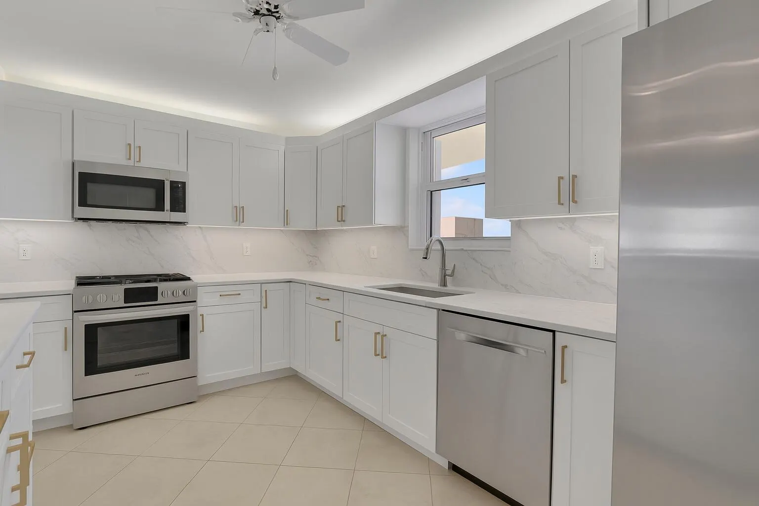 1051 Hillsboro Mile, #Ph4e