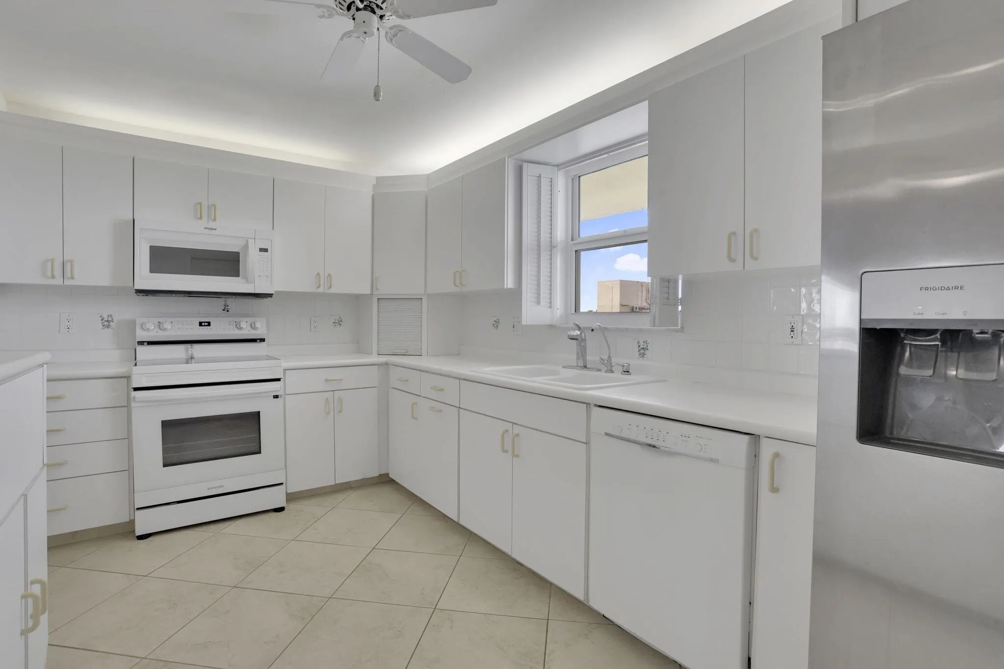 1051 Hillsboro Mile, #Ph4e