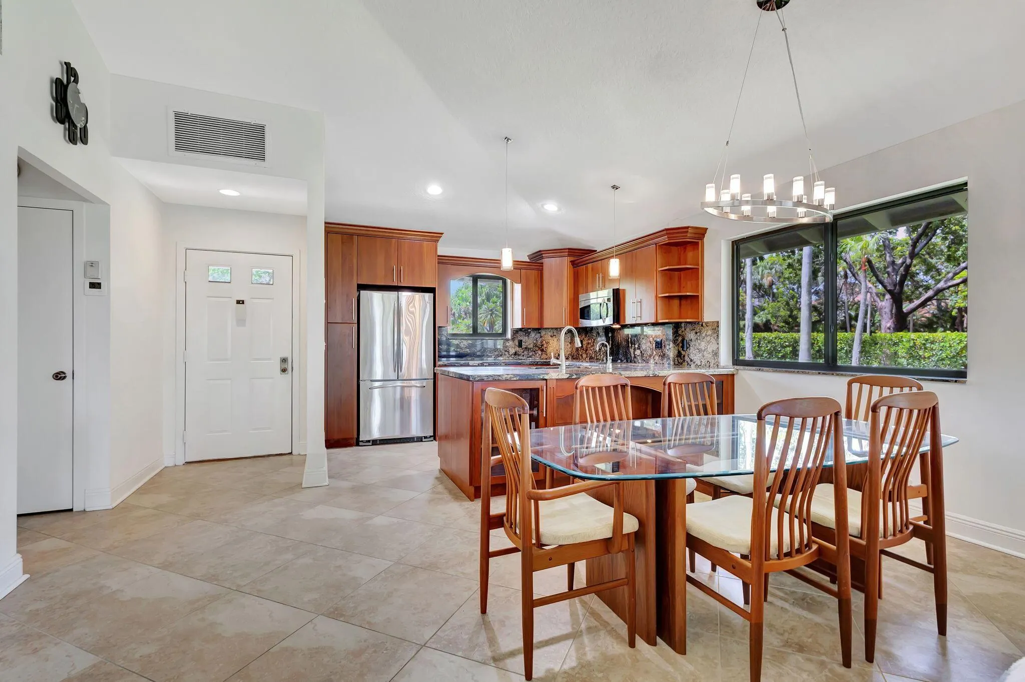 908 Club Drive, #908