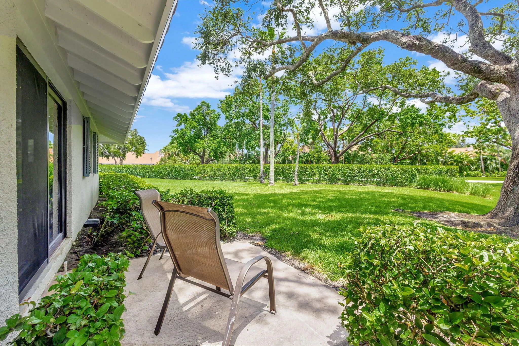 908 Club Drive, #908