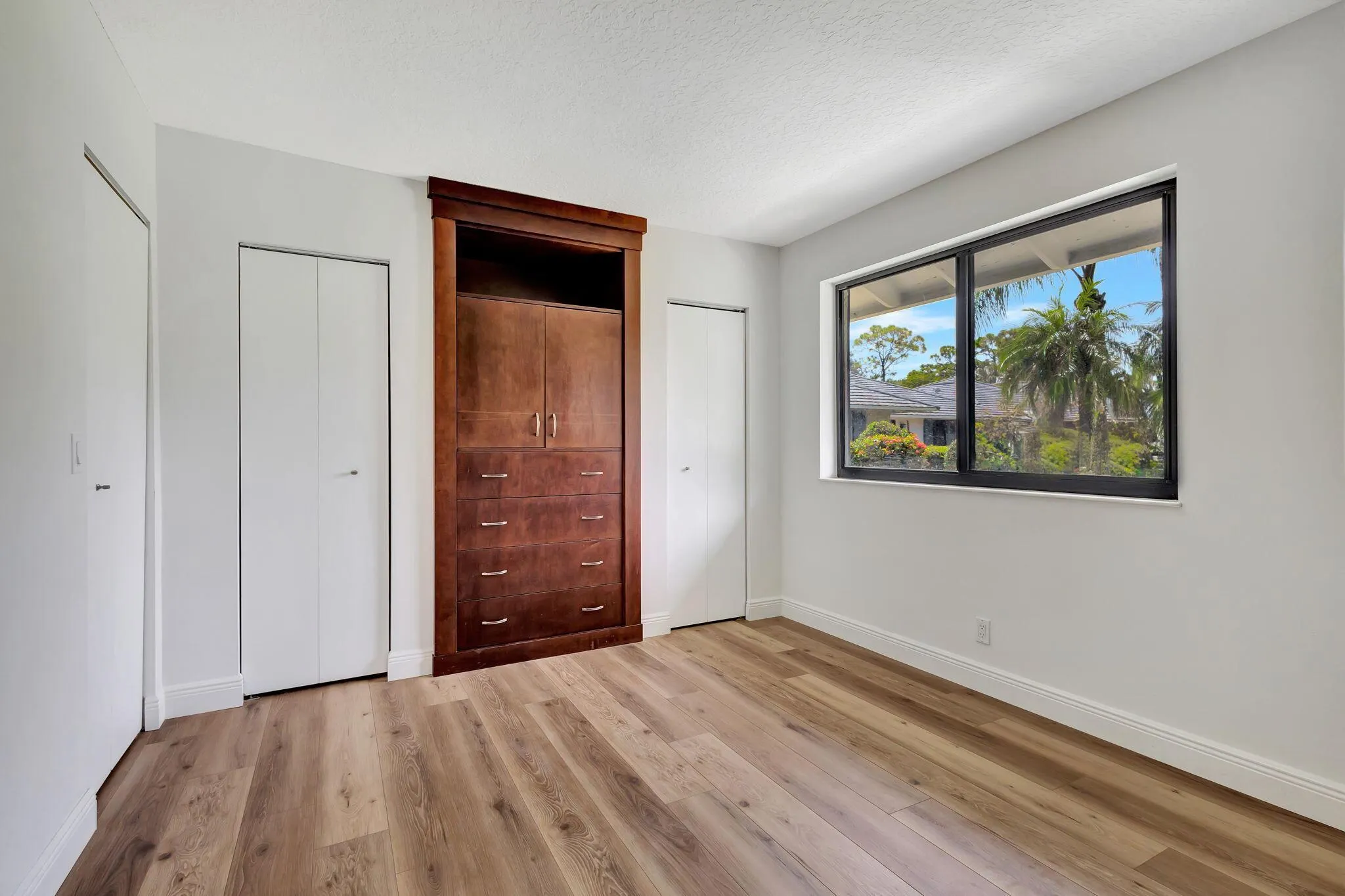 908 Club Drive, #908