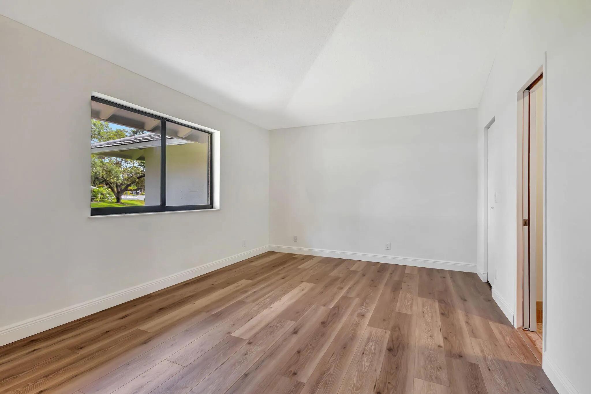 908 Club Drive, #908
