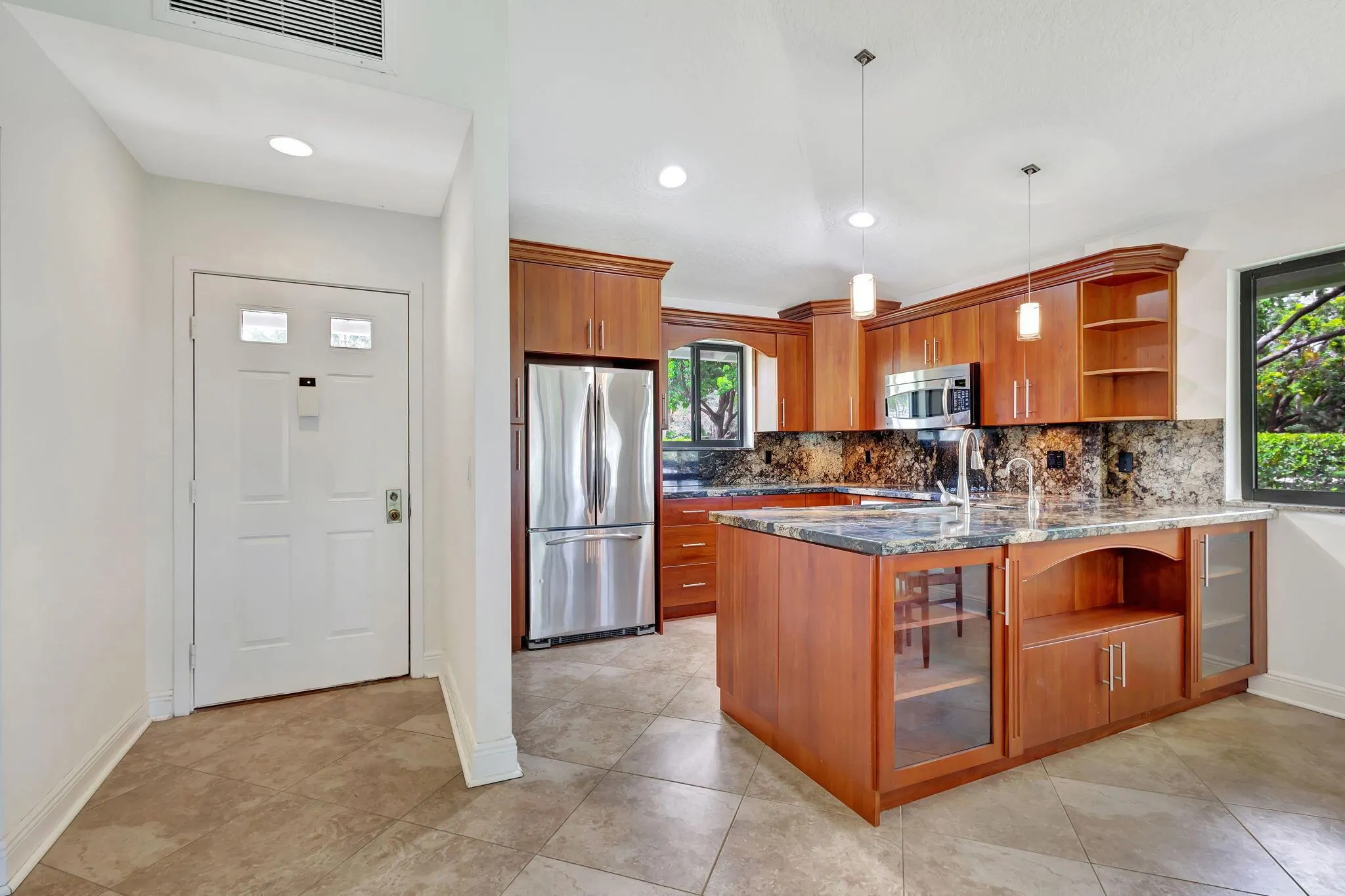 908 Club Drive, #908