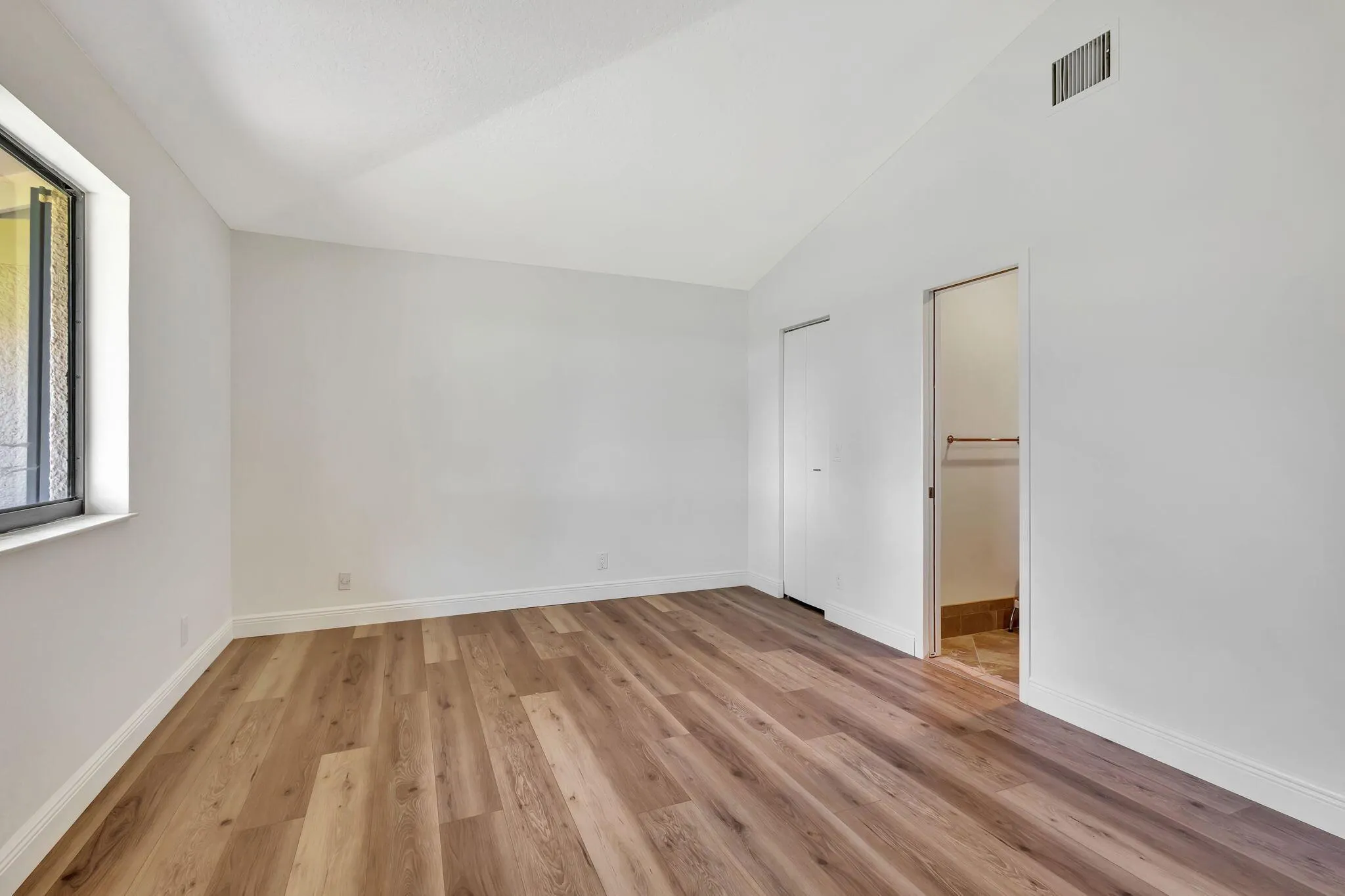 908 Club Drive, #908
