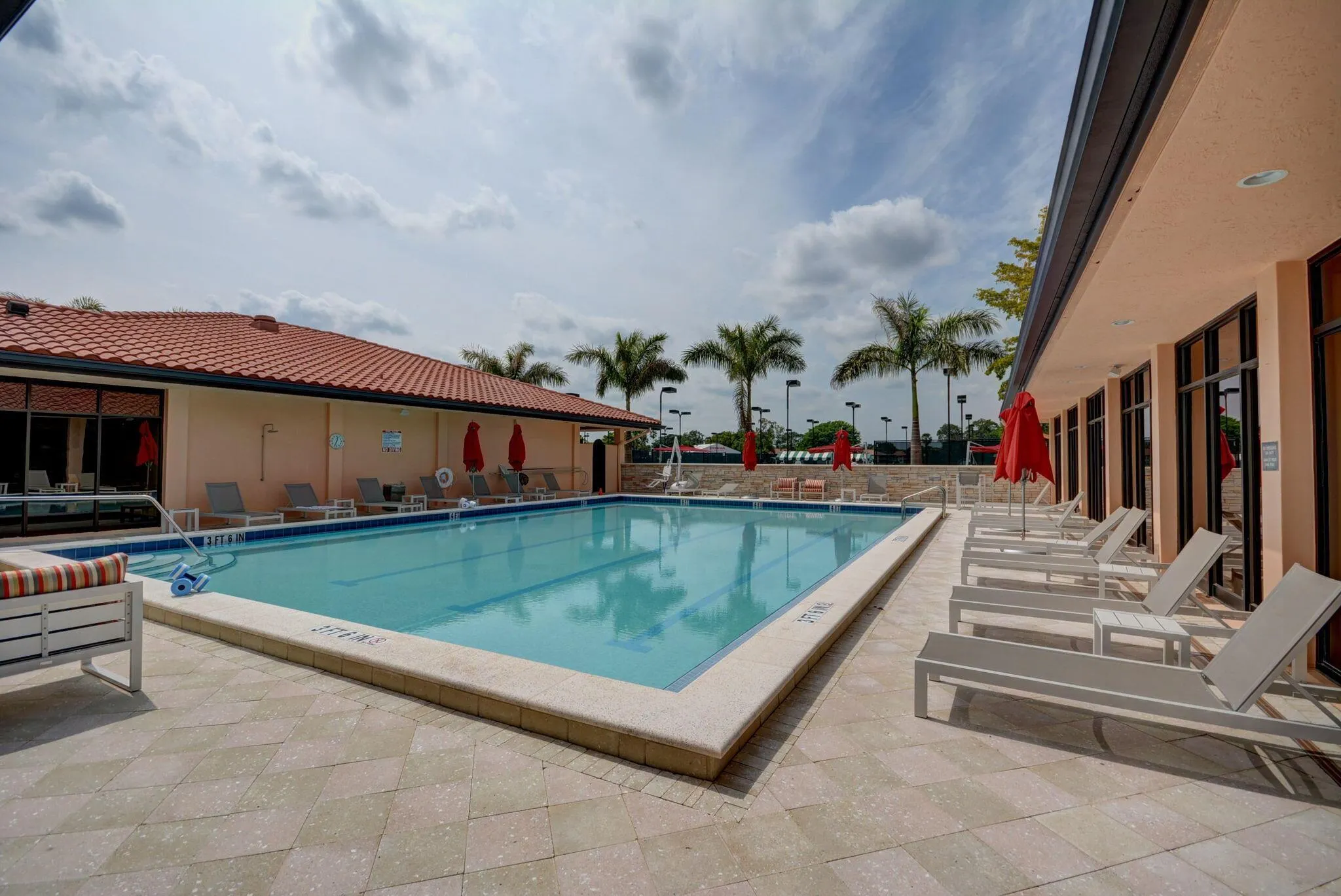 908 Club Drive, #908