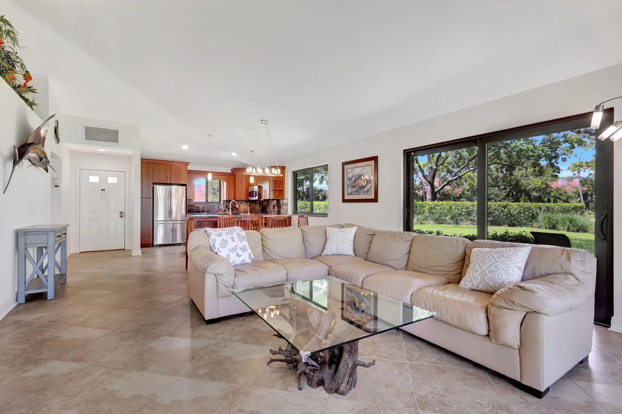 908 Club Drive, #908