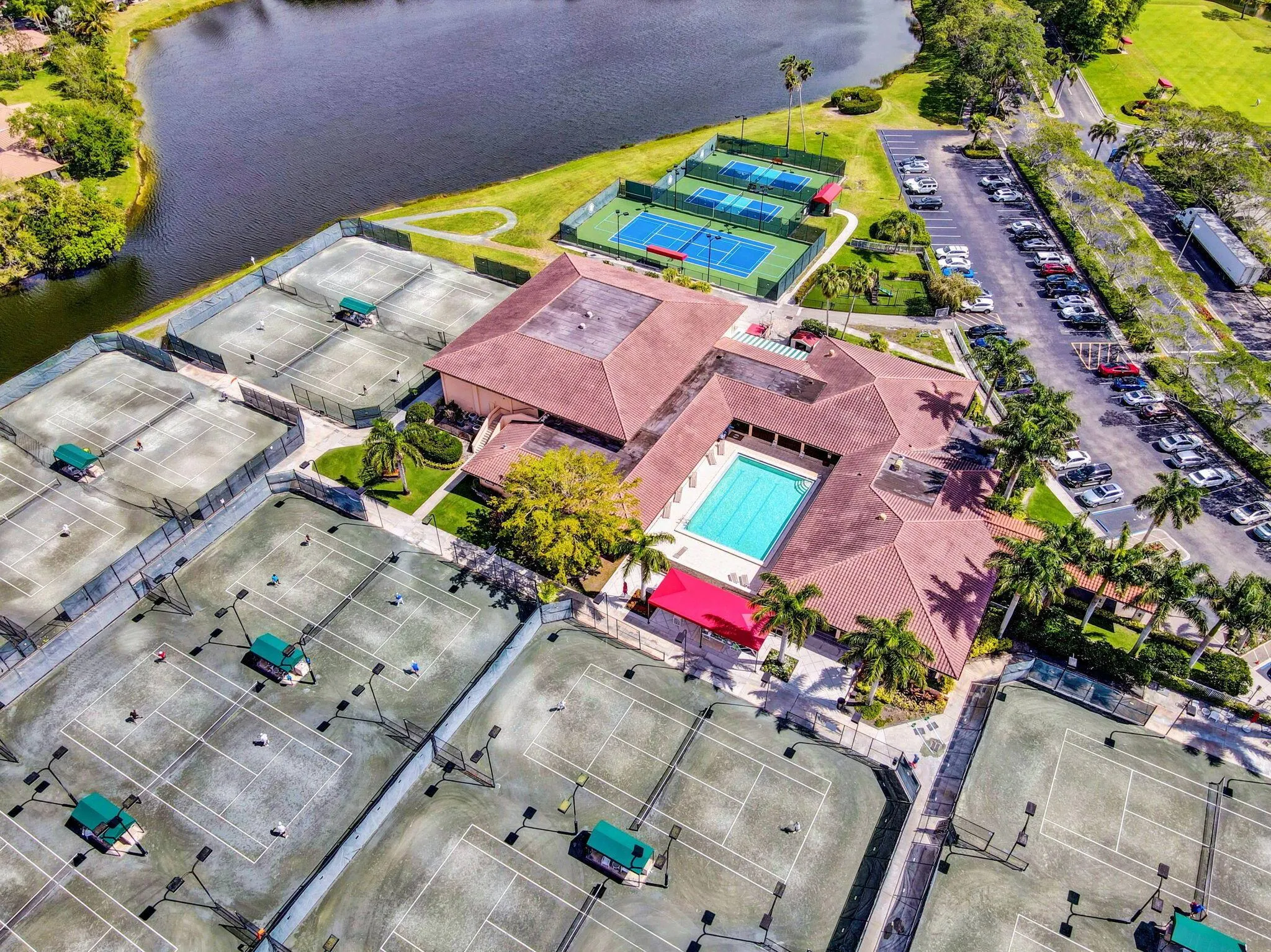 908 Club Drive, #908