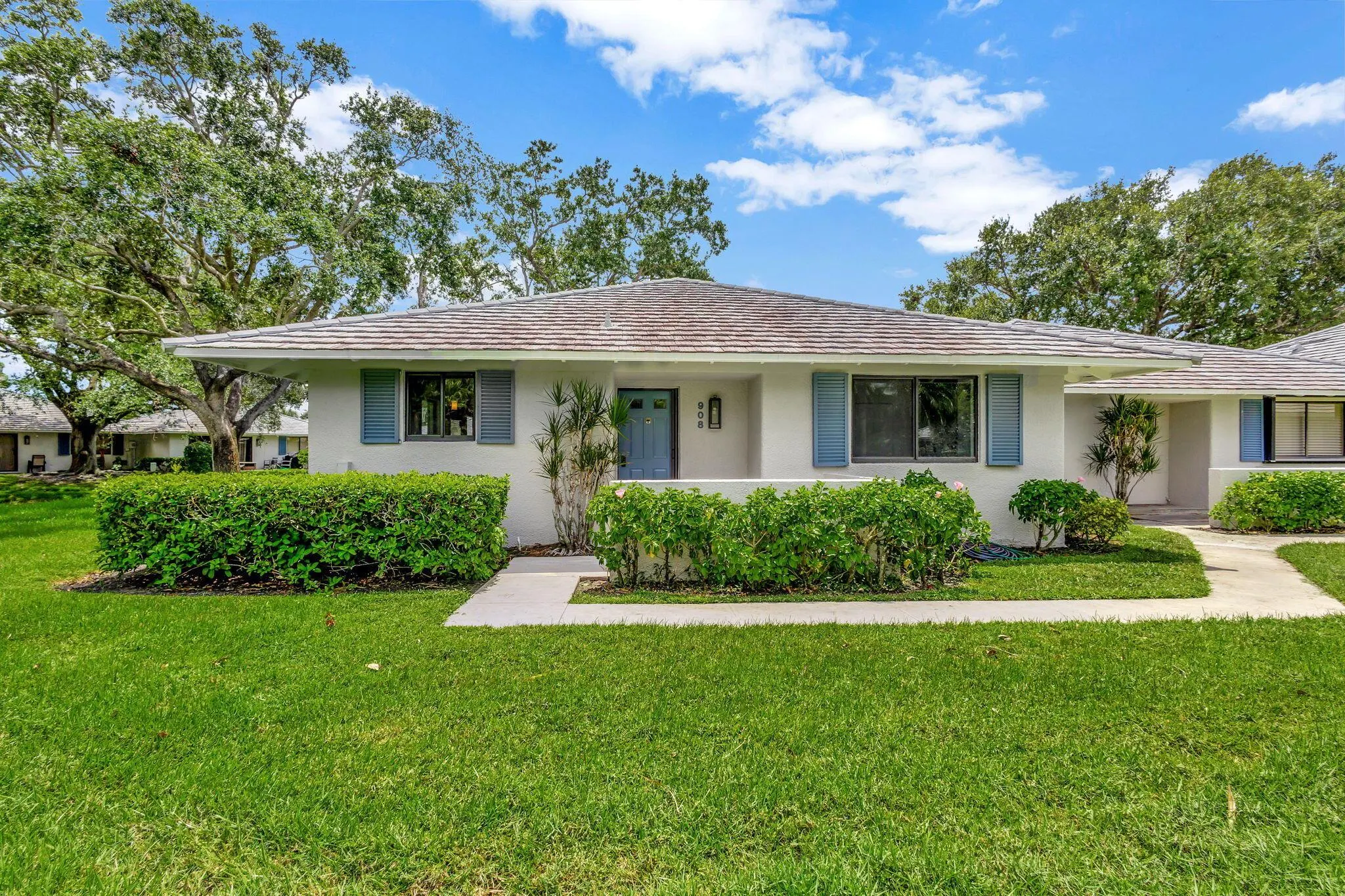 908 Club Drive, #908