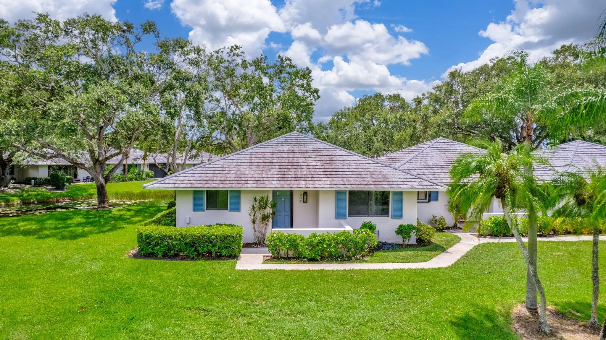 908 Club Drive, #908