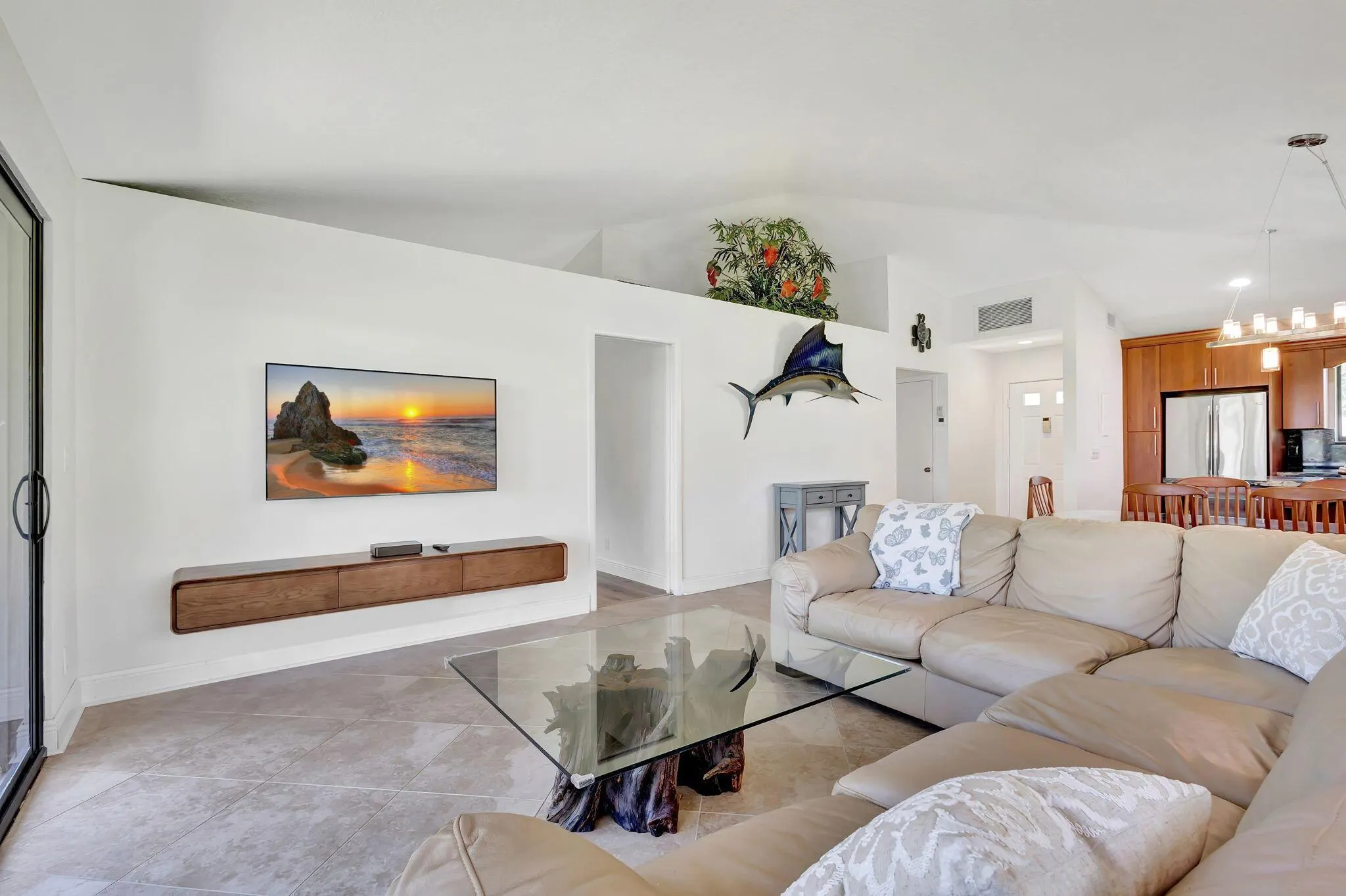 908 Club Drive, #908