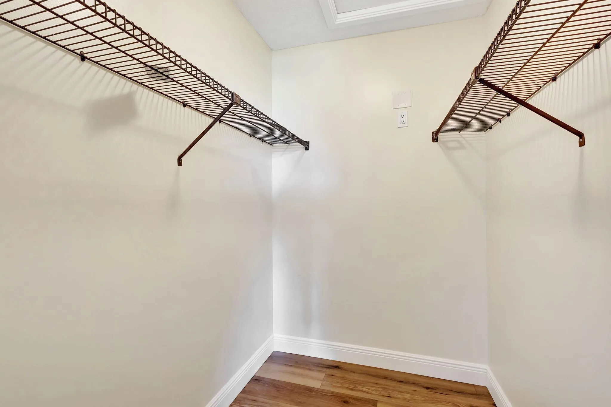 908 Club Drive, #908