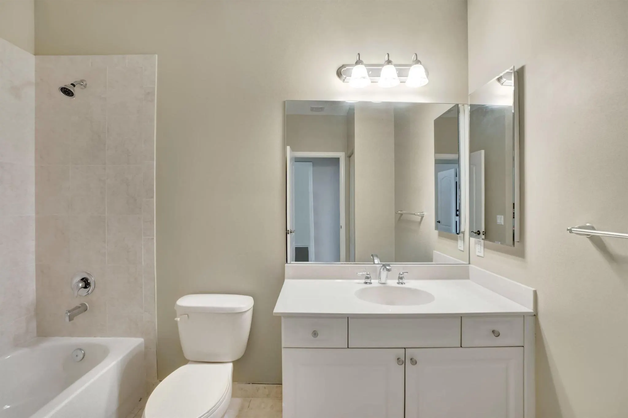 117 E Prive Circle