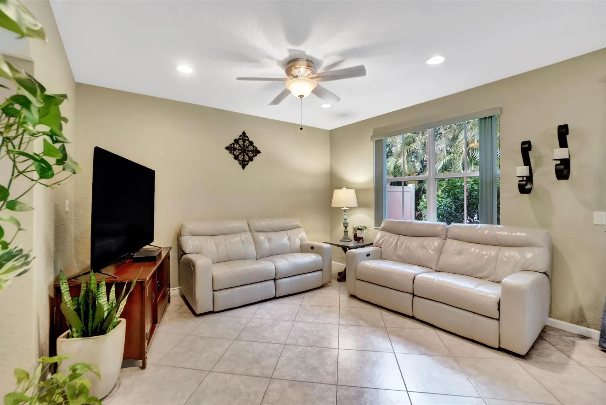 117 E Prive Circle