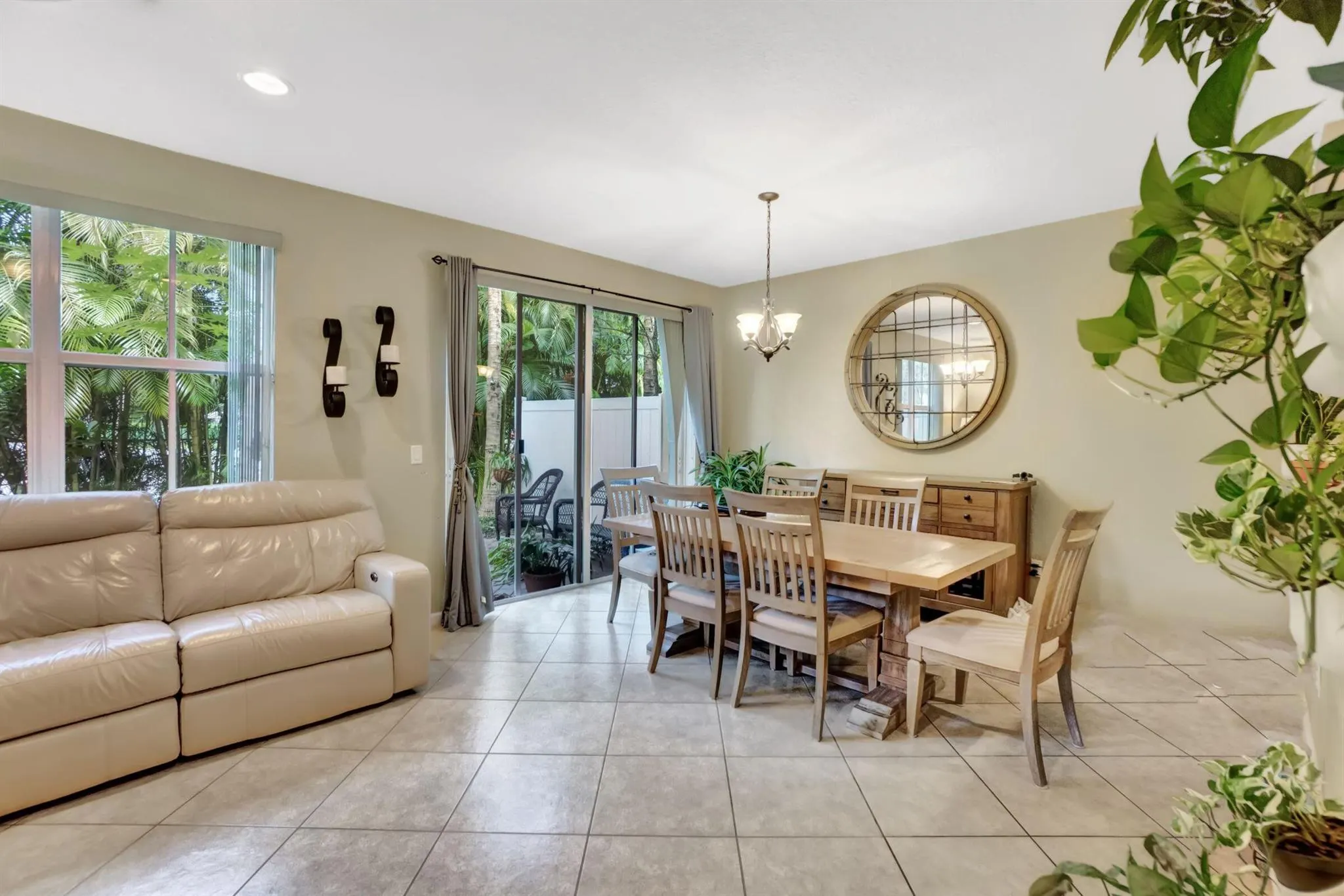 117 E Prive Circle