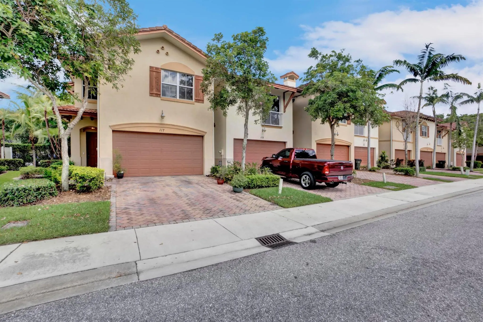 117 E Prive Circle