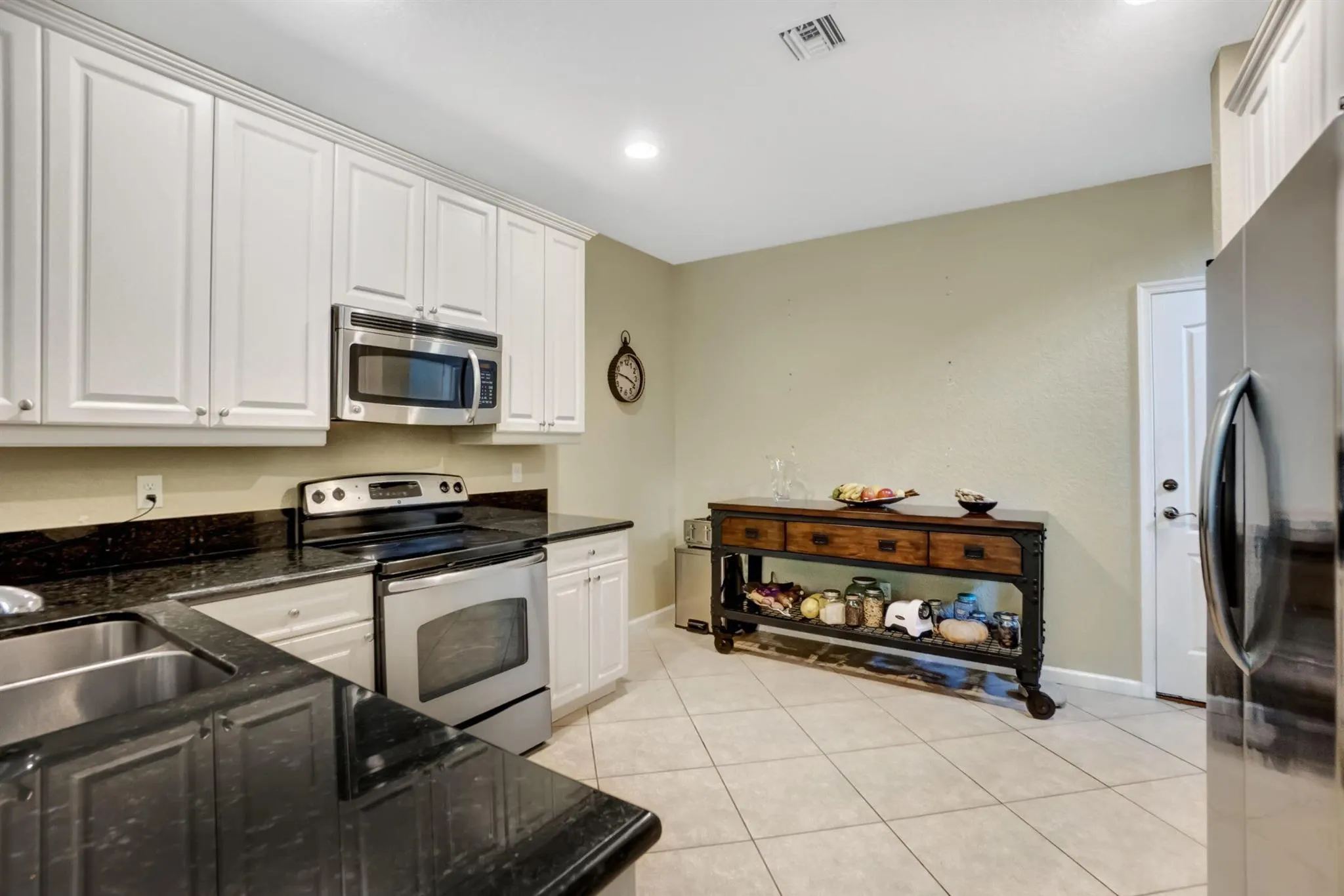 117 E Prive Circle