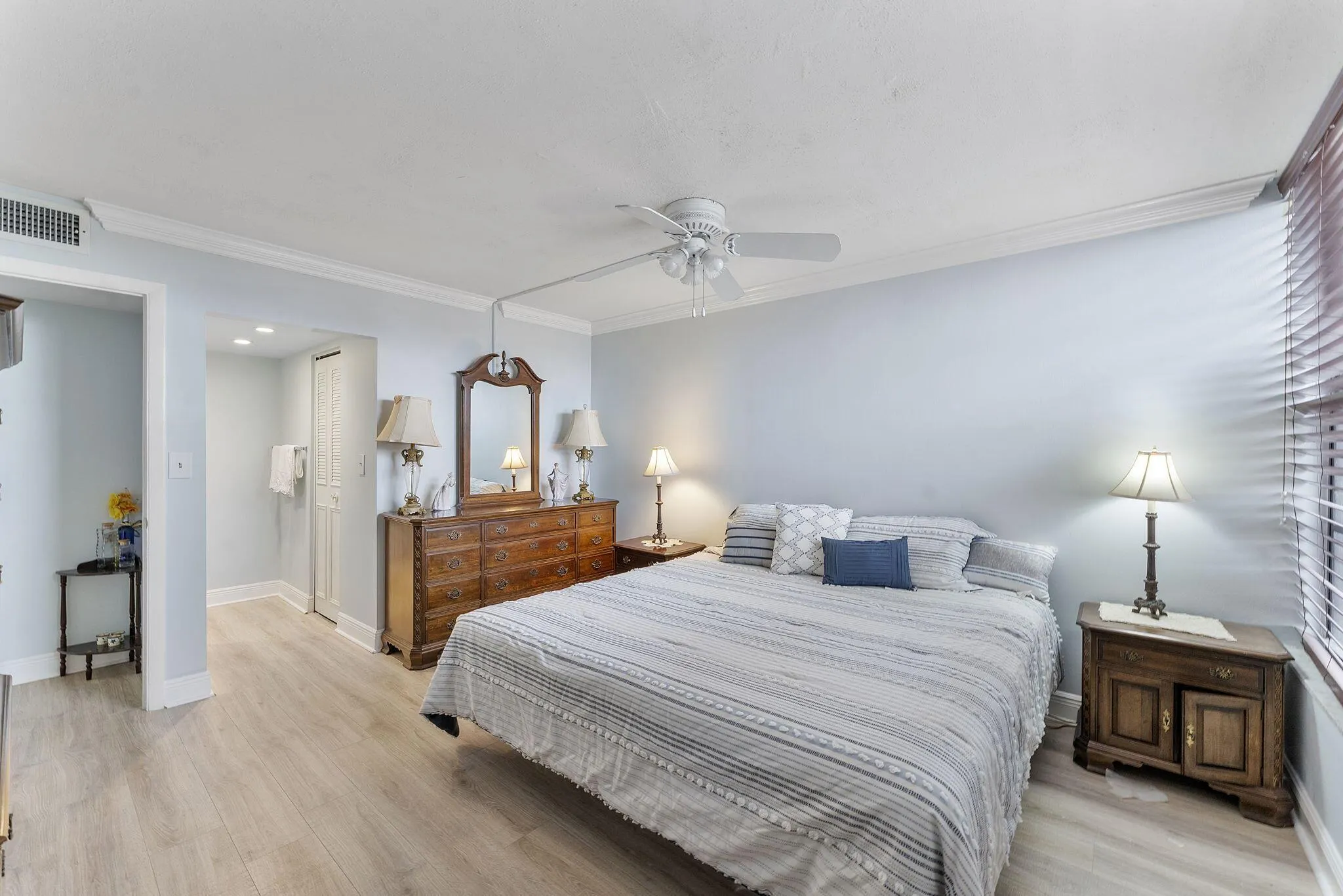 8 Royal Palm Way, #6040