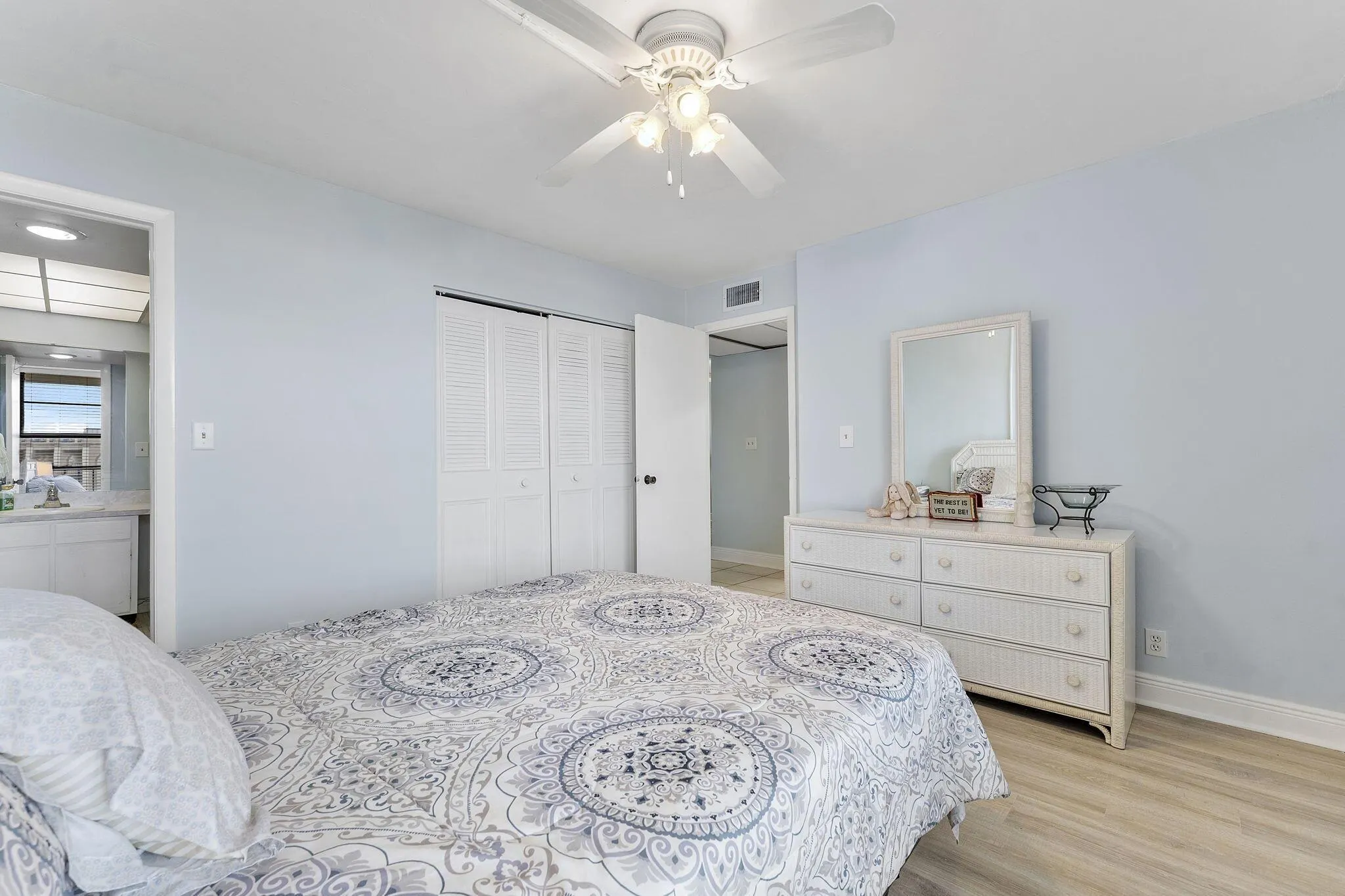 8 Royal Palm Way, #6040