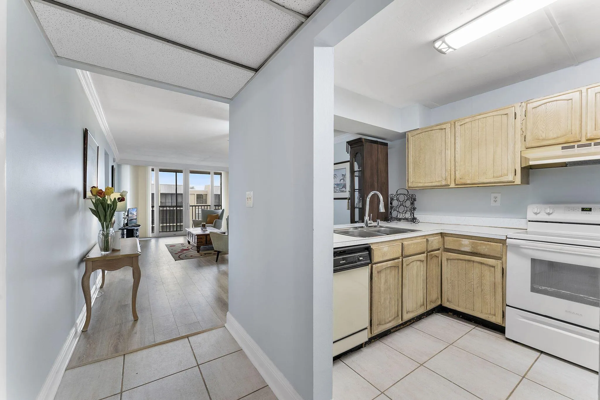 8 Royal Palm Way, #6040