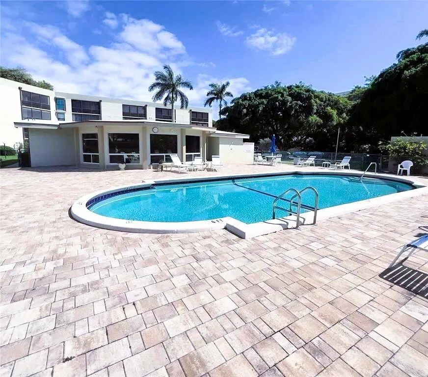 555 Banyan Tree Lane, #5