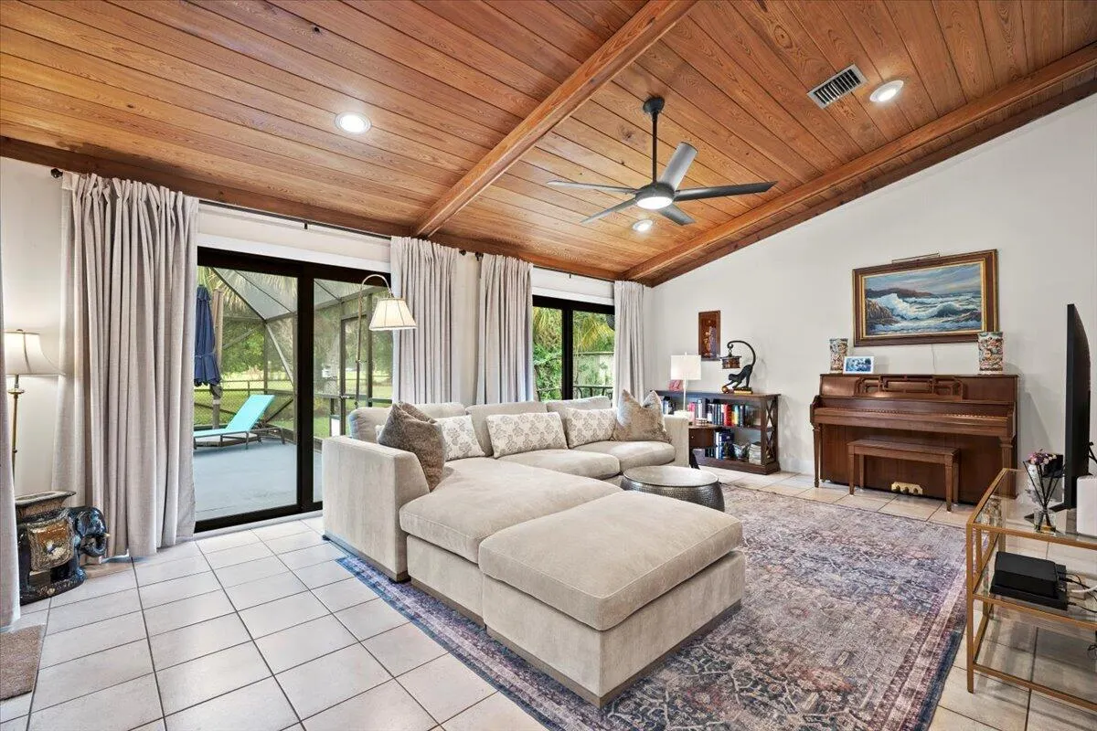 9034 Gardens Glen Circle