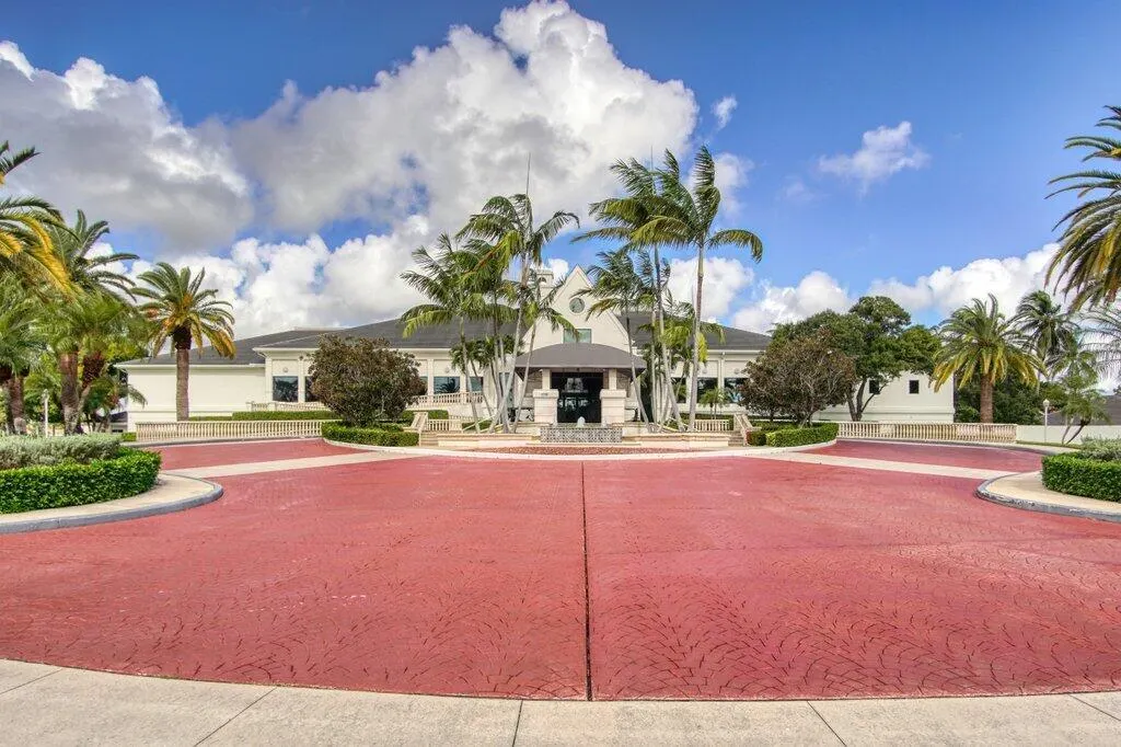 17388 Boca Club Boulevard, #201