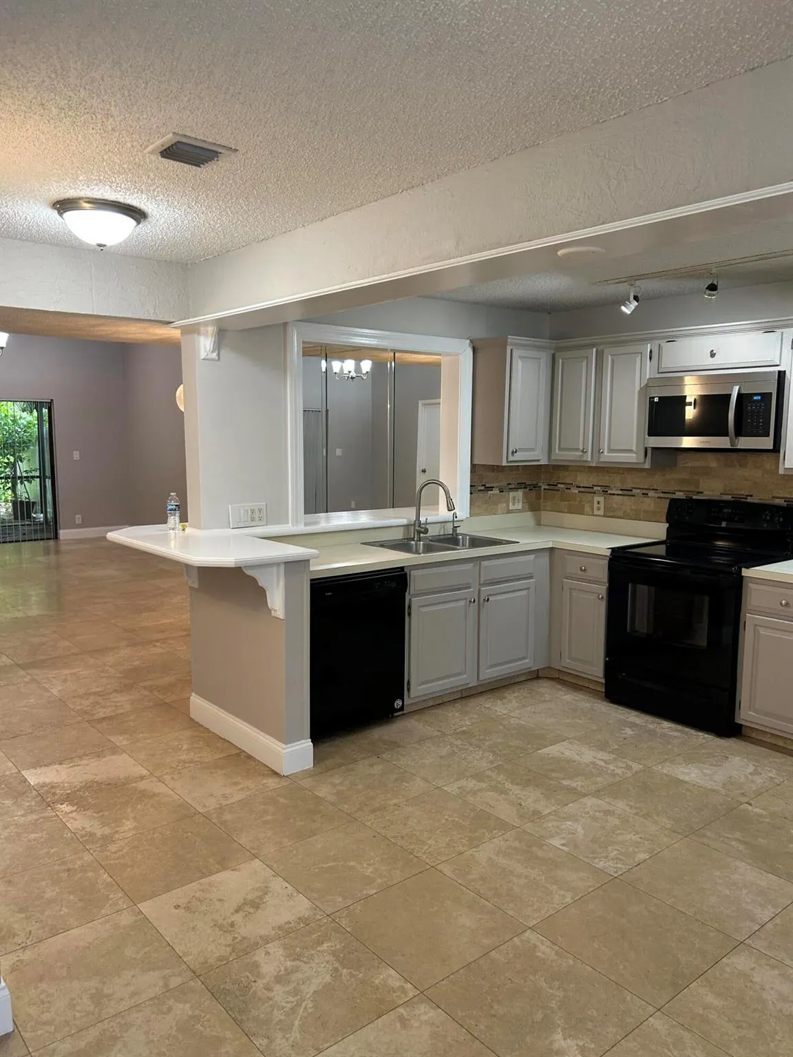 6668 Canary Palm Circle, #11