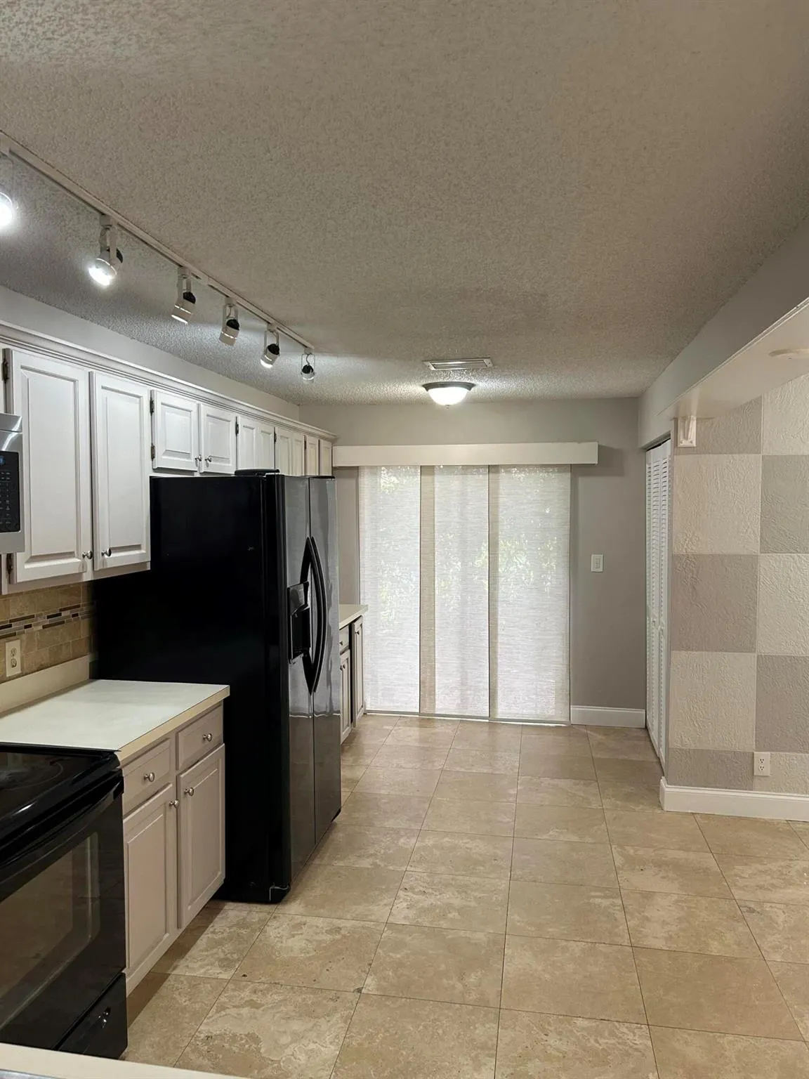 6668 Canary Palm Circle, #11