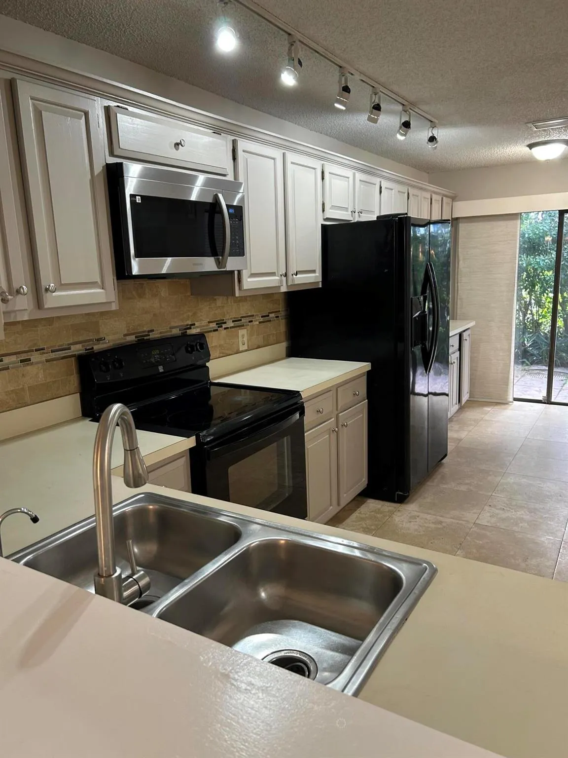 6668 Canary Palm Circle, #11