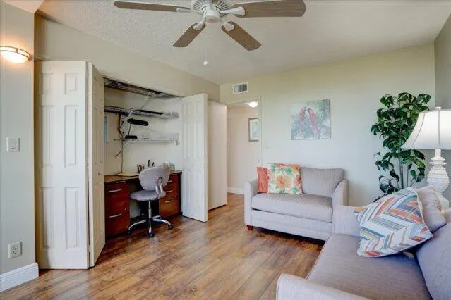 1820 New Palm Way, #402