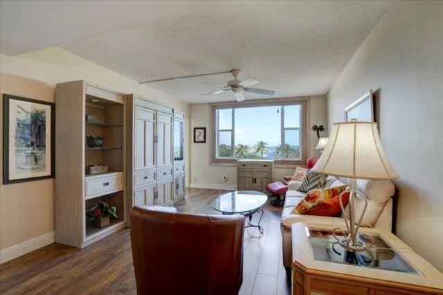 1820 New Palm Way, #402
