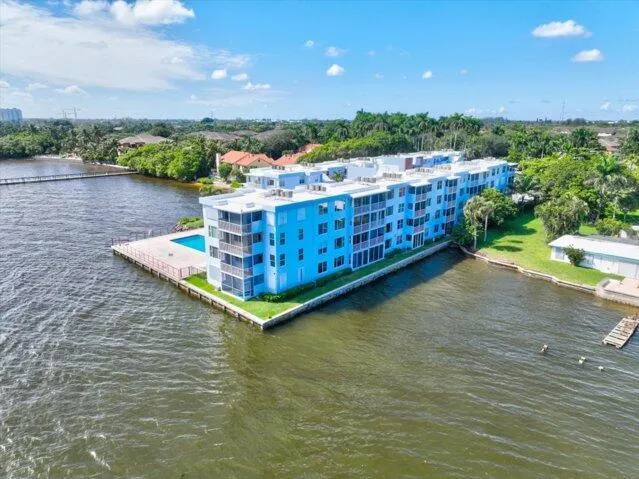 1820 New Palm Way, #402