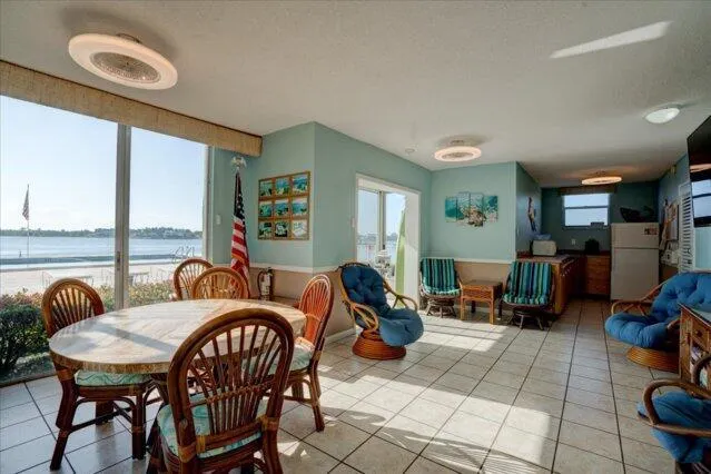 1820 New Palm Way, #402