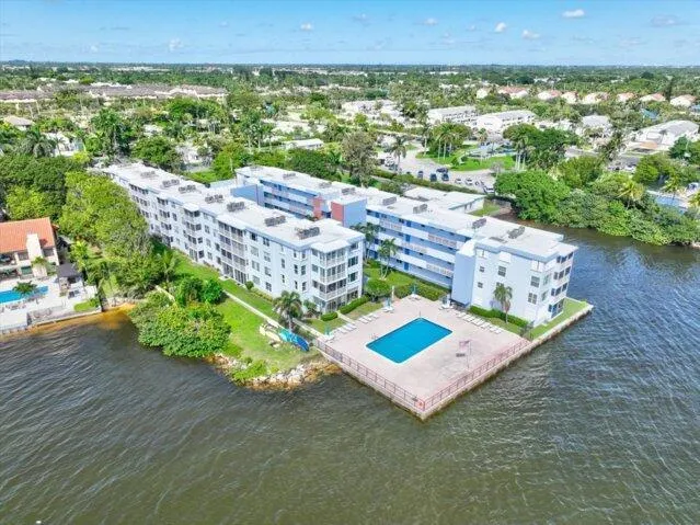 1820 New Palm Way, #402