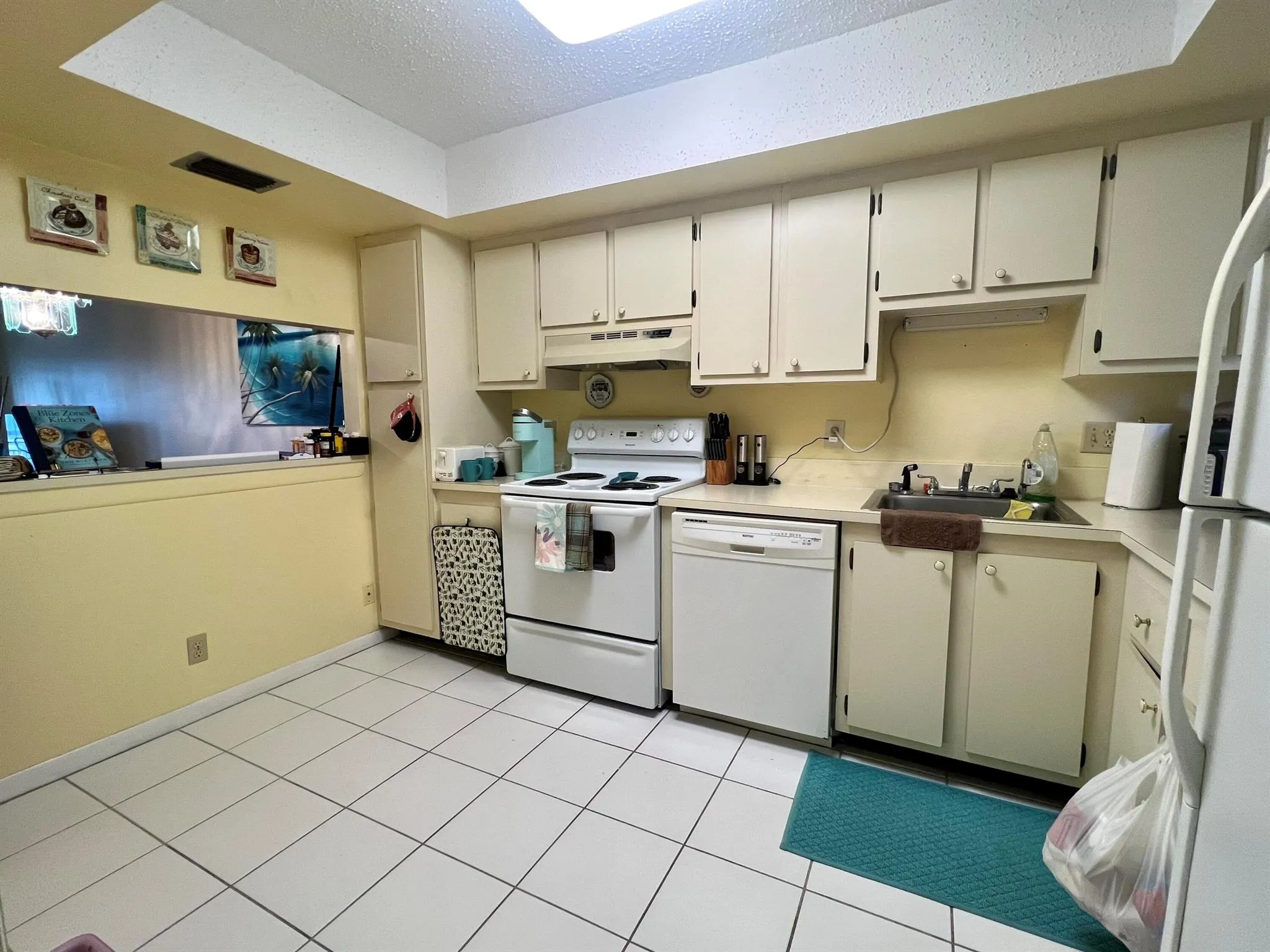 3154 Via Poinciana, #214