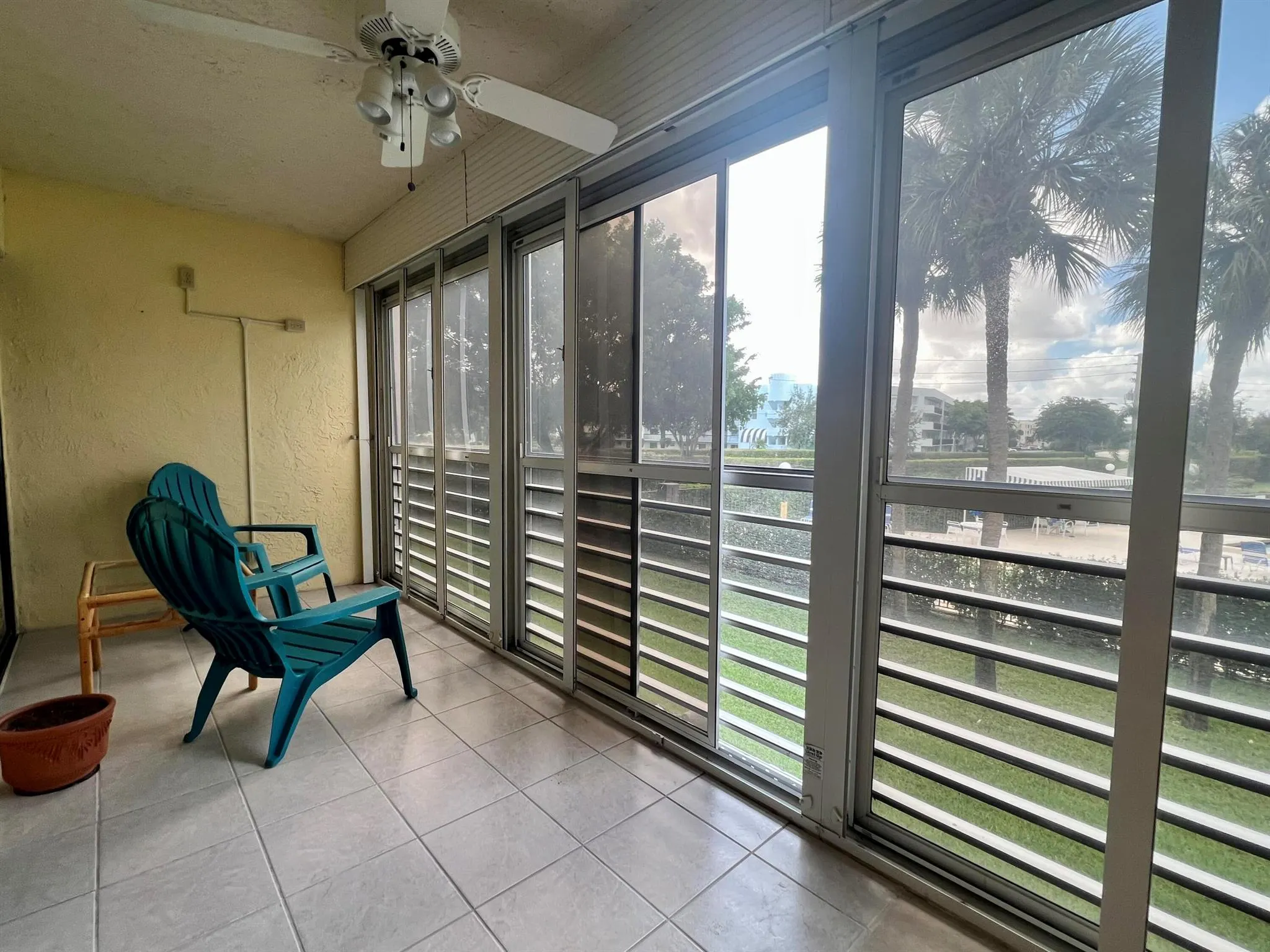 3154 Via Poinciana, #214