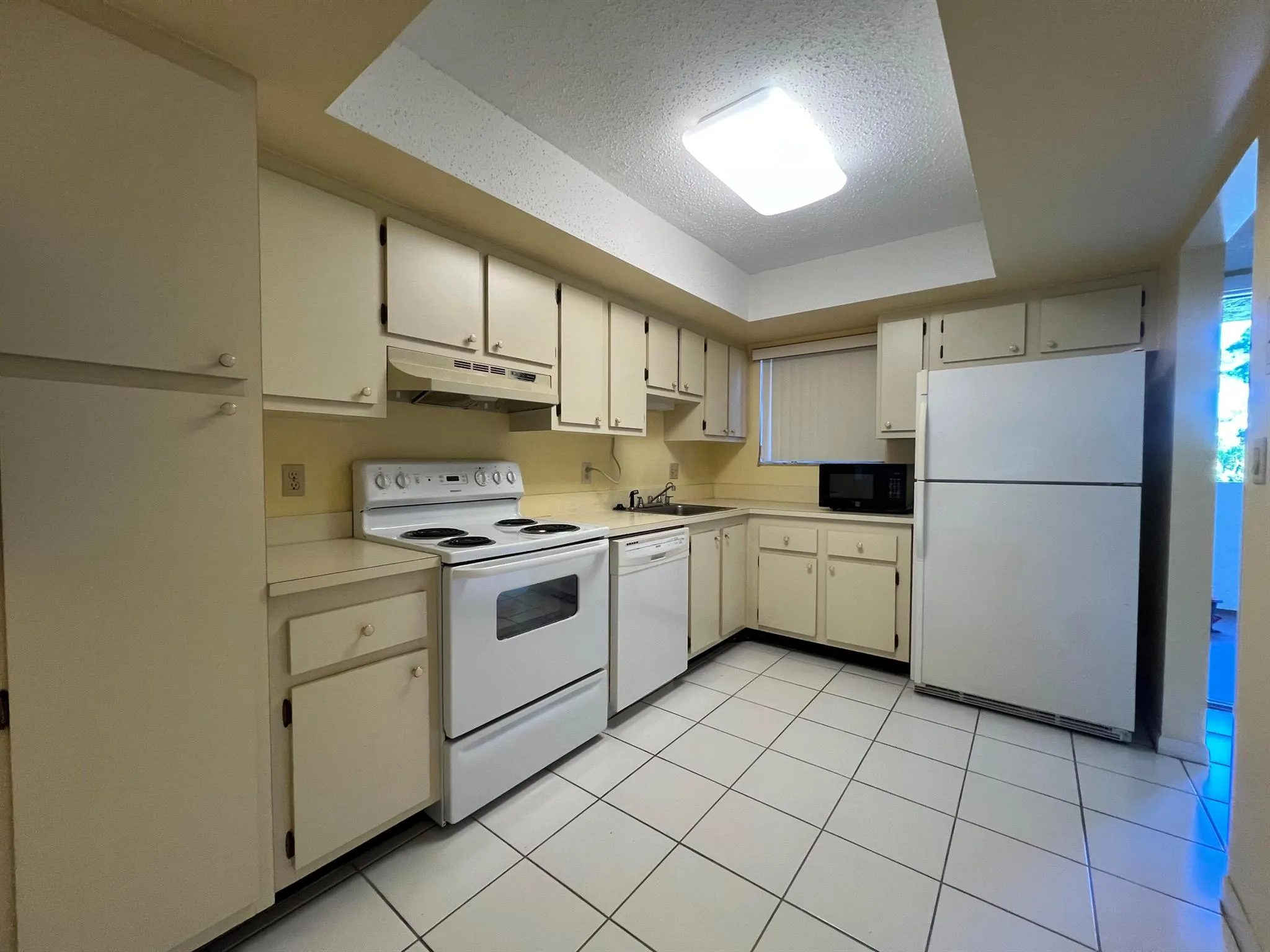 3154 Via Poinciana, #214