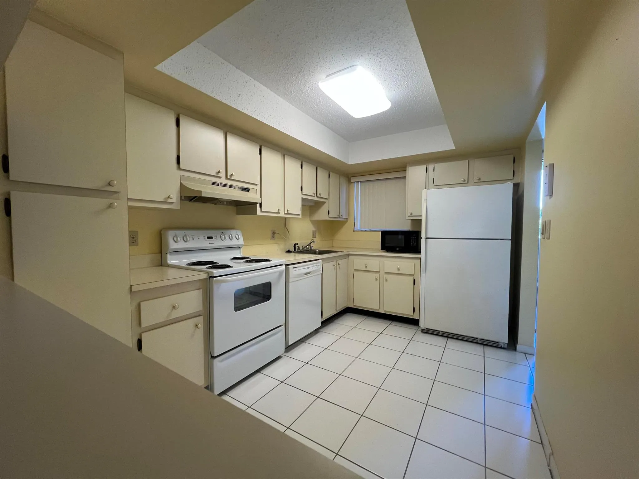 3154 Via Poinciana, #214