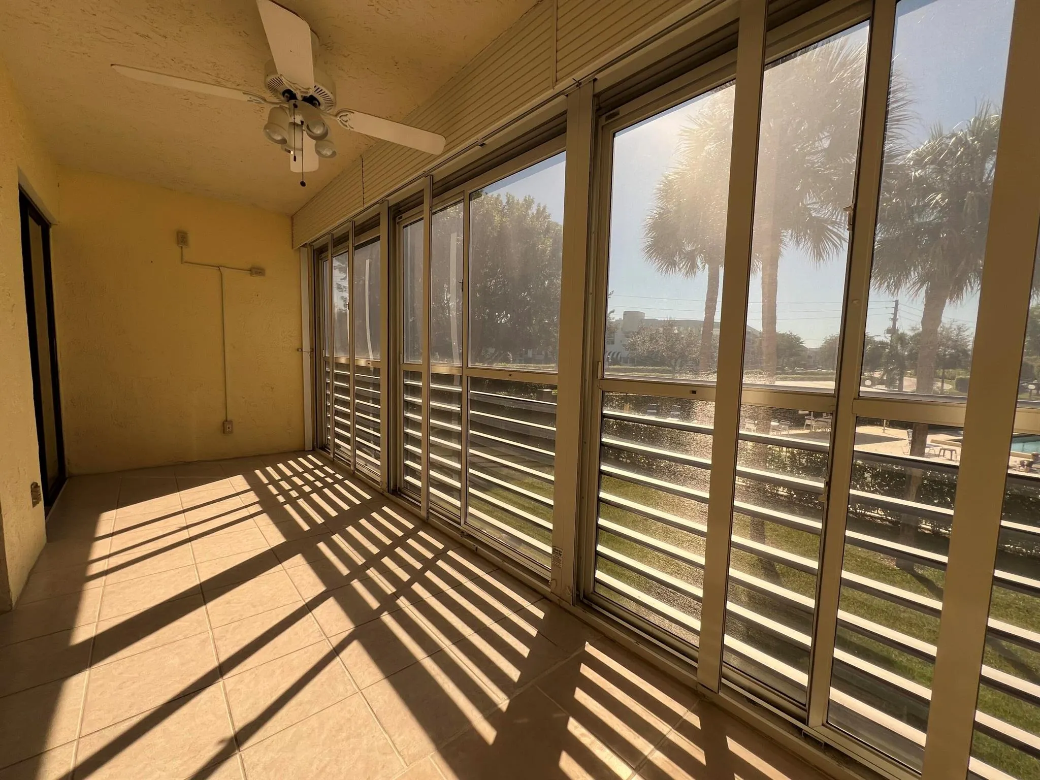 3154 Via Poinciana, #214