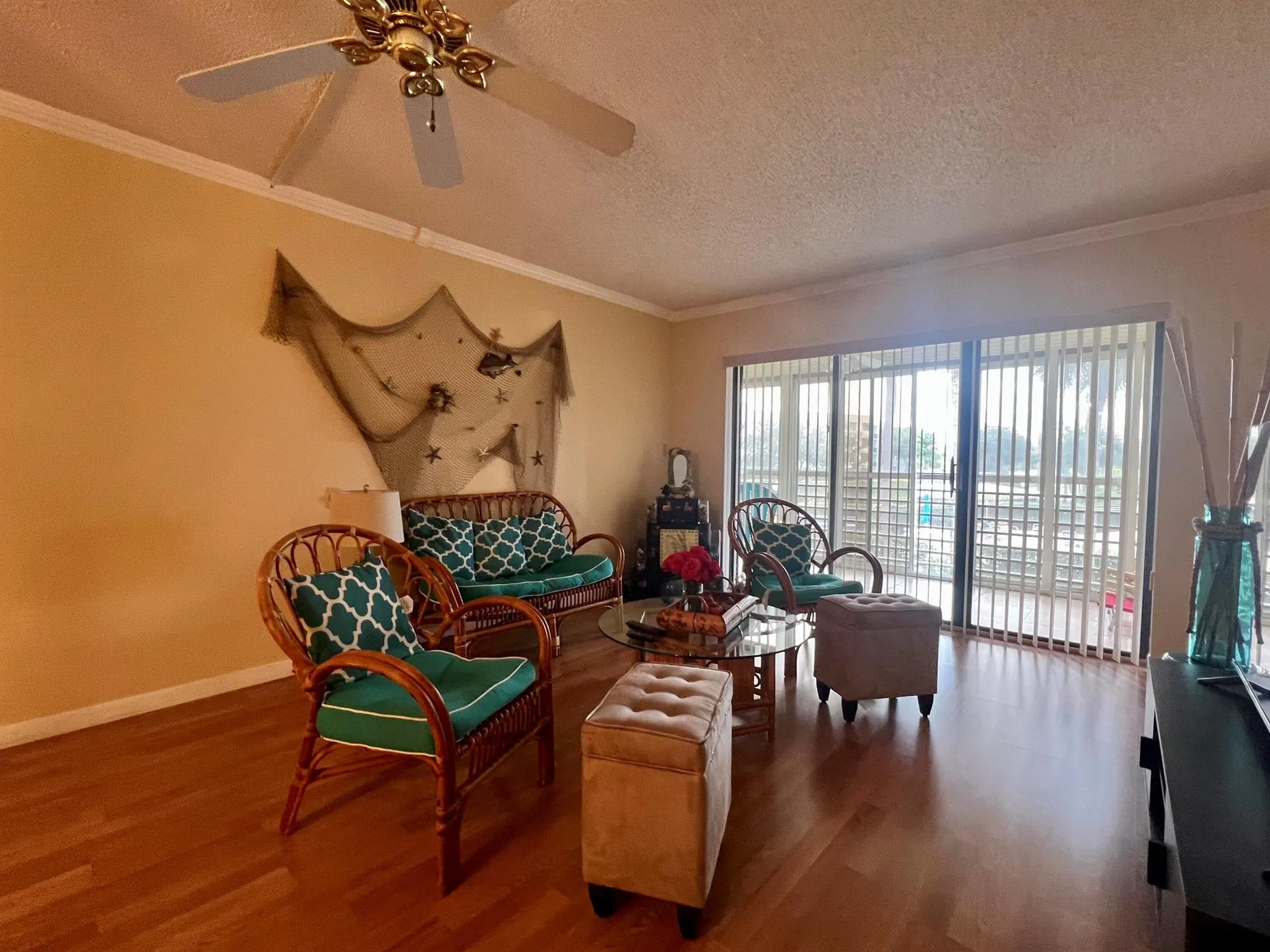 3154 Via Poinciana, #214