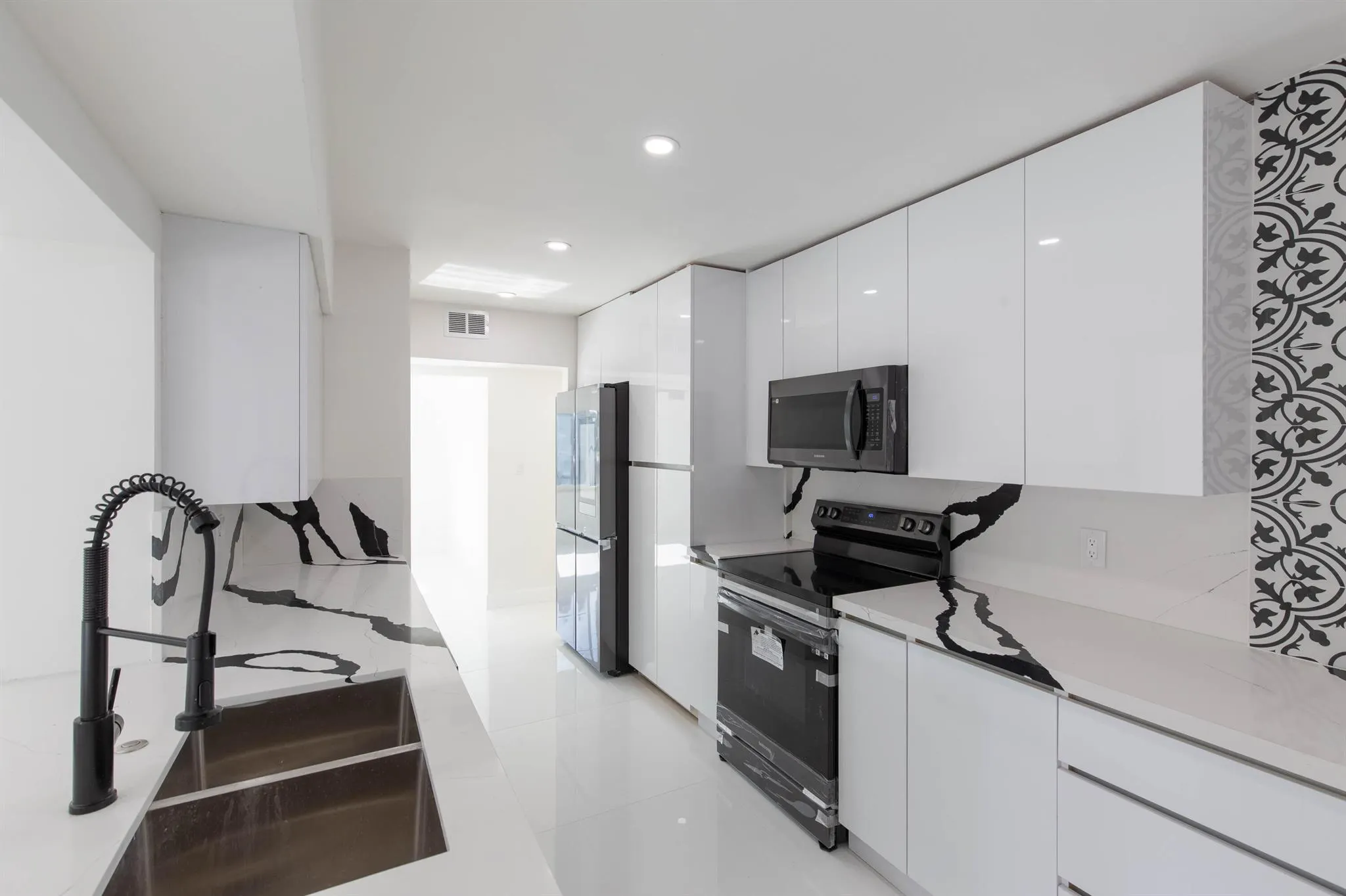1919 Mimosa Avenue