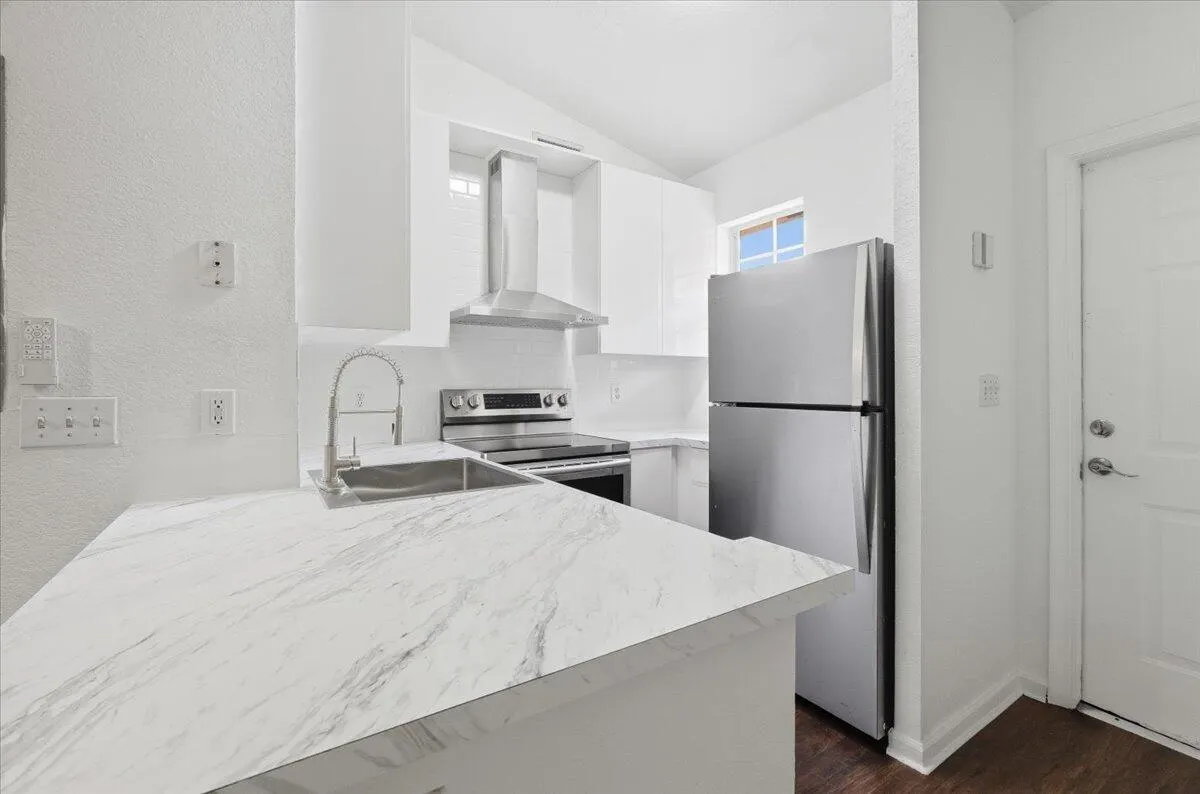 6107 Garden Court
