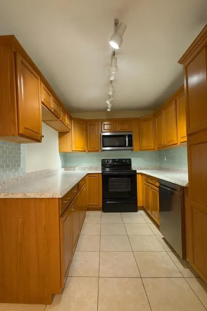 3738 Savoy Lane, #D1