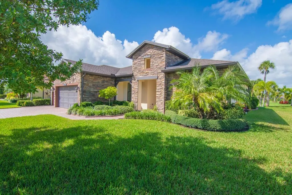 6234 Arcadia Square