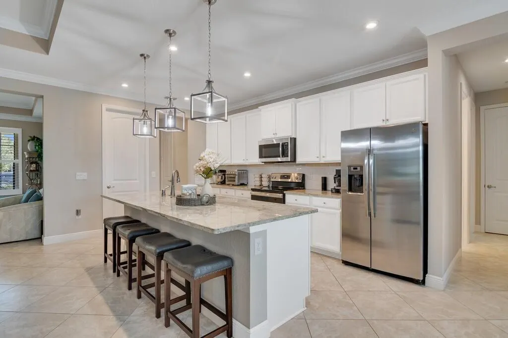 6234 Arcadia Square