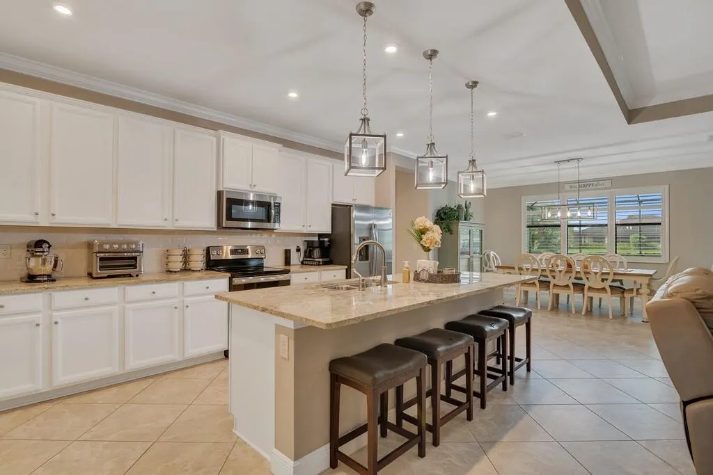 6234 Arcadia Square